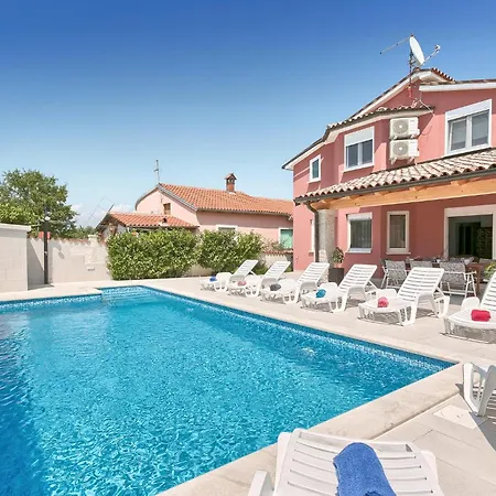 Ferienhaus Cozy In With Outdoor Swimming Pool