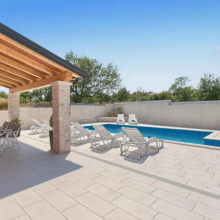 Ferienhaus Cozy In With Outdoor Swimming Pool