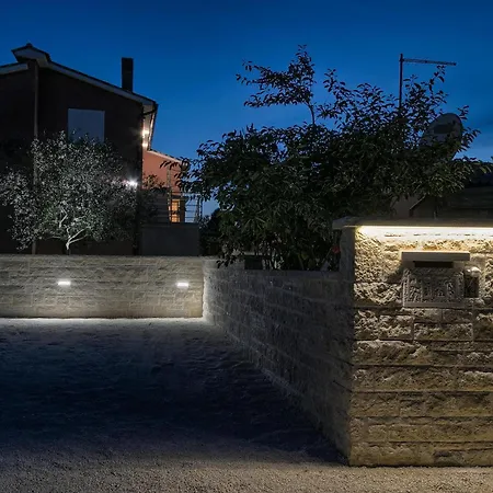 Cozy In With Outdoor Swimming Pool Ferienhaus