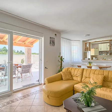 Cozy In With Outdoor Swimming Pool * Štinjan