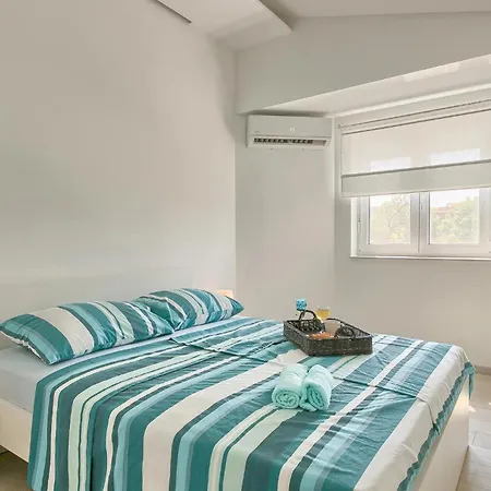 Casa vacanze Cozy In With Outdoor Swimming Pool Štinjan